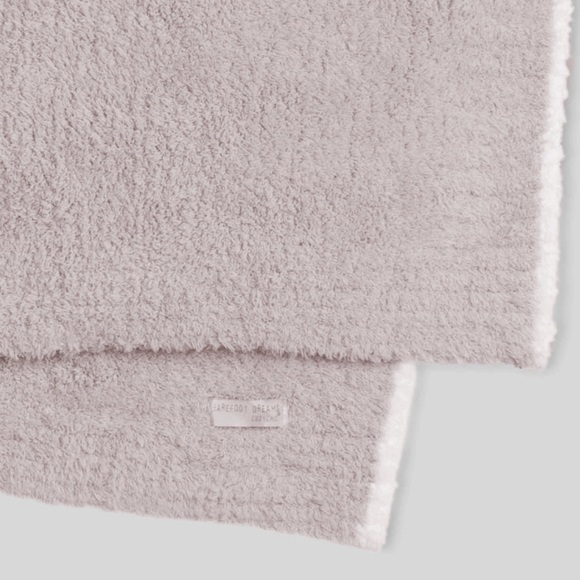 Barefoot Dreams Other - Barefoot Dreams Cozy Chic Contrast Tip Throw - Cream 45x60.